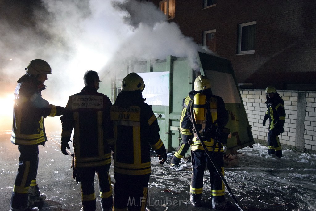 Feuer Papp Presscontainer Koeln Hoehenberg Bochumerstr P196.JPG - Miklos Laubert